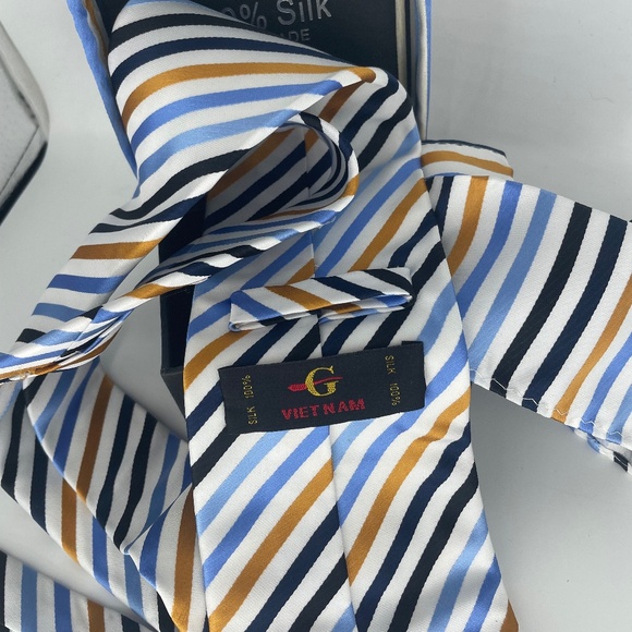 SILK TIE with scarf & wrist buttons.  Hand made in Vietnam.  It's a kit in a box - Picture 4 of 15